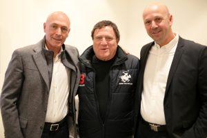 יורם גאון חוגג בדיור מוגן עם בני הגיל השלישי