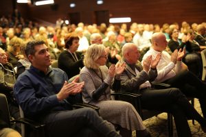 יורם גאון בבתי דיור מוגן של מגדלי הים התיכון