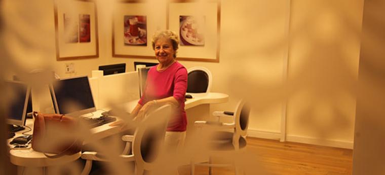 מלמדים את סבתא לגלוש באינטרנט מלמדים את סבתא לגלוש באינטרנט