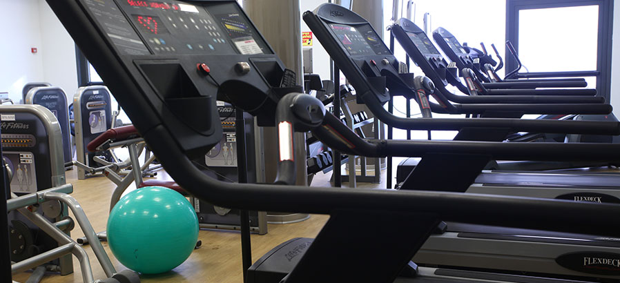 חדר כושר בבית ברמת השרון