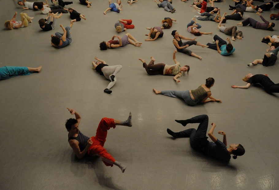 אירועי תרבות לדיירי דיור מוגן מגדלי הים התיכון - גאגא שפת תנועה עכשווית