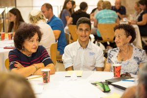 אשד עם סבתא (מימין).jpg